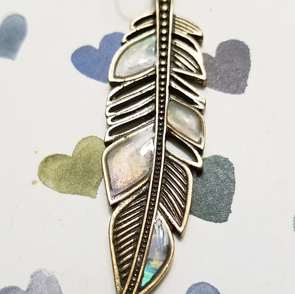 Mother of pearl feather earrings - Picture 3 of 3